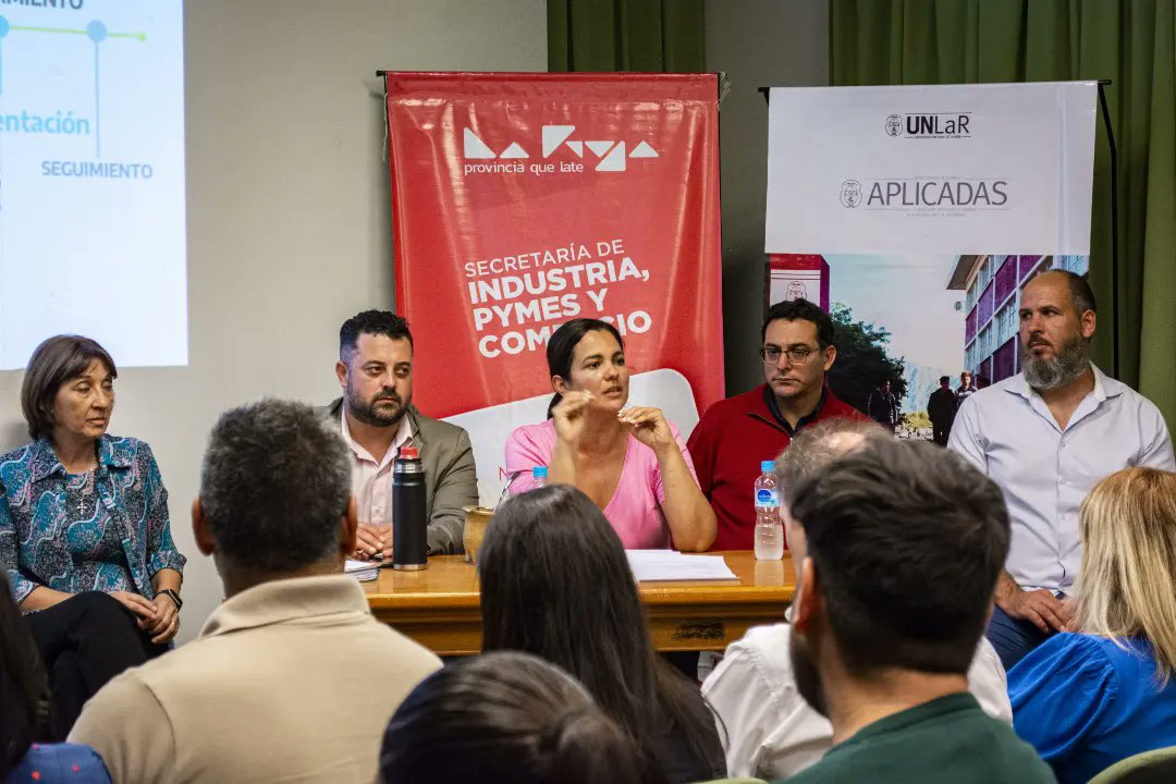 secindustrialr's tweet photo. 🍃Participamos del lanzamiento del Programa Federal de Acciones Sustentables para Actividades Productivas.

♻️Proyecto que tiene por objetivo impulsar la economia circular y mejorar la gestion ambiental y energética de Micro, Pequeñas y Medianas Empresas del sector industrial. https://t.co/pmN1OxKMU5