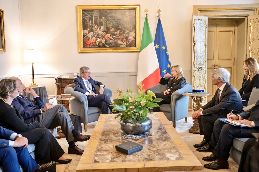 giomalago's tweet image. Riconoscenti al Presidente del Consiglio @GiorgiaMeloni per aver ribadito al Presidente del CIO Bach, nell'incontro a @Palazzo_Chigi, il pieno sostegno del Paese nell'ambito dell'organizzazione dei Giochi @milanocortina26, dall'alto dell'importanza attribuita allo #sport