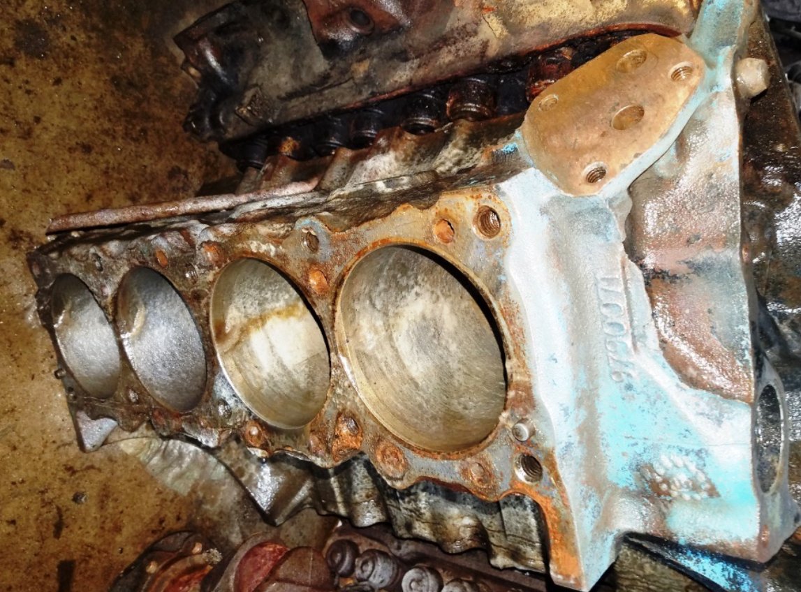 ScootersGarage1's tweet photo. Another late Pontiac 400 in for a wash down and check up!

#scootersgarage #pontiac #pontiac400 #rebuild #engineforensics #pontiacengines #pontiacpower #pontiacmotors #400pontiac #veteranownedbusiness https://t.co/n2ki3xwo8v