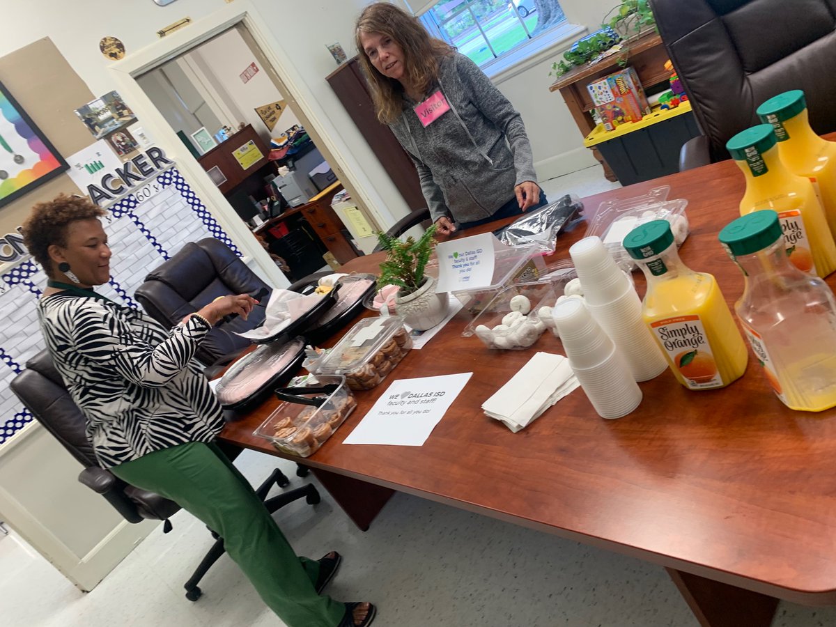 PrestonHollowES's tweet photo. Itβs that time of year! ππ 4th Quarter Mindset! Thank you @unitedtolearn for supporting the entire staff at PHE with Chick-fil-A, donuts, and juice! U2L, we βdonutβ know what weβd do without you! βΊοΈ #U2LLovesDallasISD #PHEInspired #IBPYP @TemesghenAsmer3 https://t.co/ZHrTscQhNT