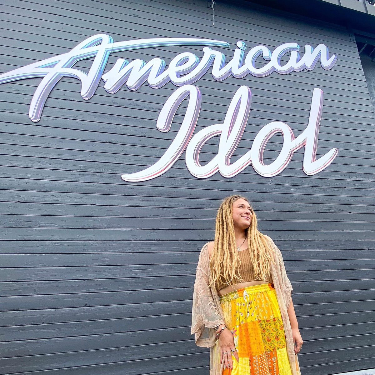 crissyendres's tweet photo. 💃🏼 SHARE SHARE SHARE 💃🏼
I DONT ASK MUCH BUT IM ASKIN NOW! 
Sweet Mariah Faith is doing her thing on American Idol and needs all of our support ! 
Watch Sunday/Monday and please spread the word about voting 🫶🏽 Much Love🫶🏽
She is A MA ZING 💃🏼 PLEASE RETWEET ! https://t.co/iRodcR8uGu
