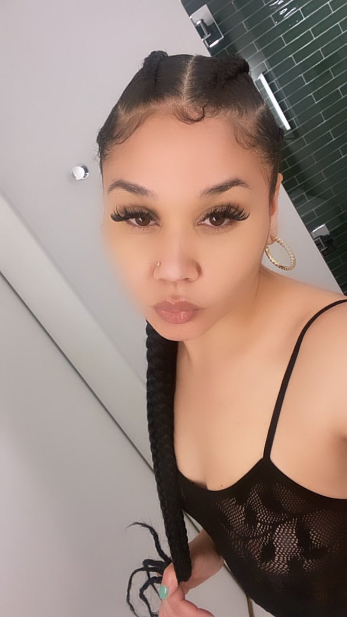 karli1hun's tweet image. Birthday tomorrow 🥳! Big 28 #springbaby