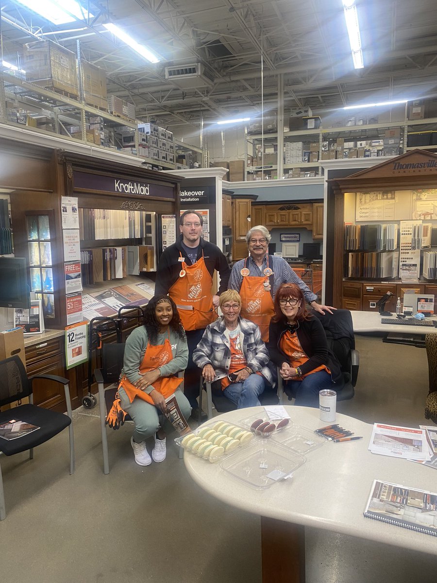 Tuesday I had the chance to get down to Evansville and talk to Store 2003 about Cabinets and Closets! Our #orangeapronfam is the best! Thanks for having me. #knowledgeispower <a href="/KenBaer1/">Ken Baer</a> <a href="/HDIMakeoverMike/">ふわ</a>