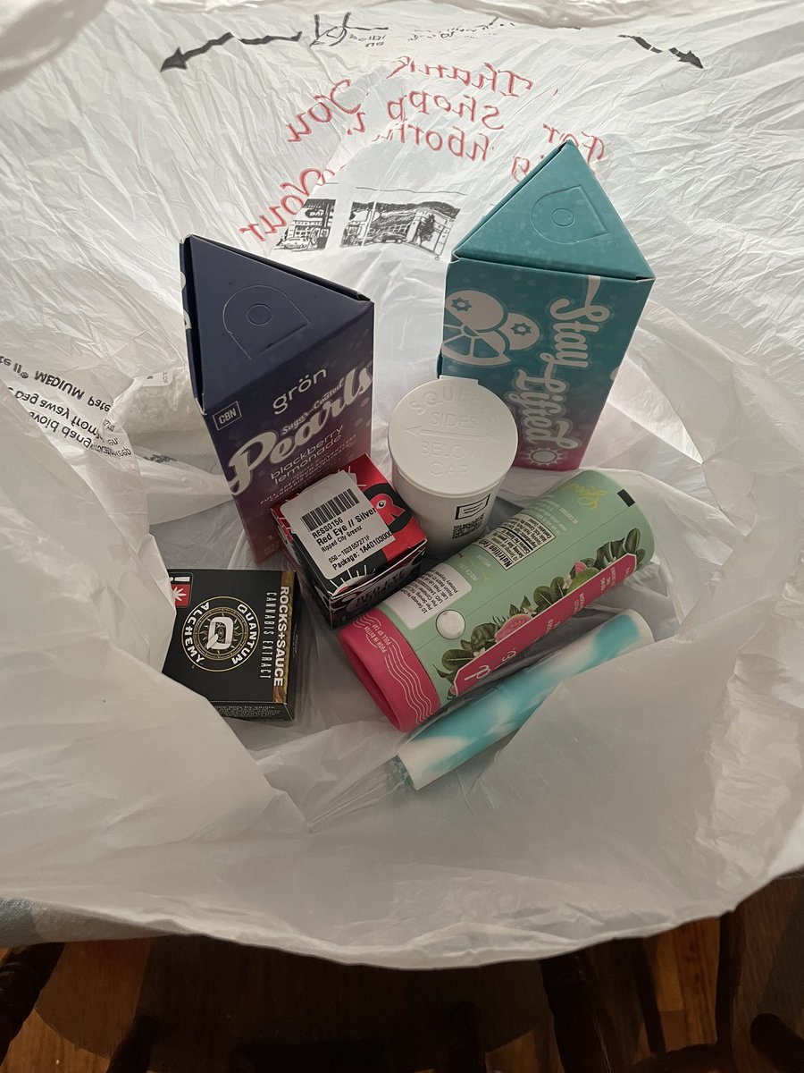 Kilodafingo's tweet photo. @Gnolltime brought home goodies for 4/20 but I could have mistaken them for 4th of July fireworks https://t.co/lDnWd5NuOw
