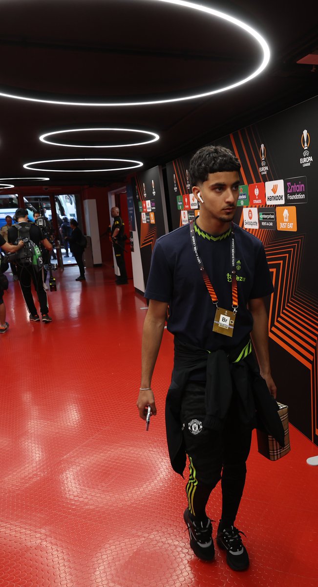 ManUtd_AR's tweet photo. ما أحب واحد وراك! ❤️ https://t.co/lDNs0ht0PI