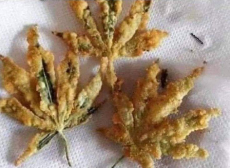 messedupfoods's tweet image. made some edibles for the holiday 💕