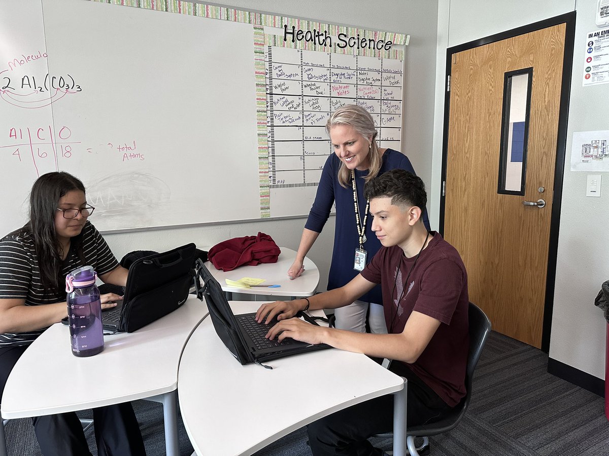 The #CISDInnovation team is excited to work with the @IMMSLions STEM Ss as we prepare for the #GlobalStudentShowcase with @digcitinstitute next week! 🎙️
We can’t wait to share how we #UseTech4good in @CastleberryISD! 🎉 
#CISDDigCit @msbearce #STEM