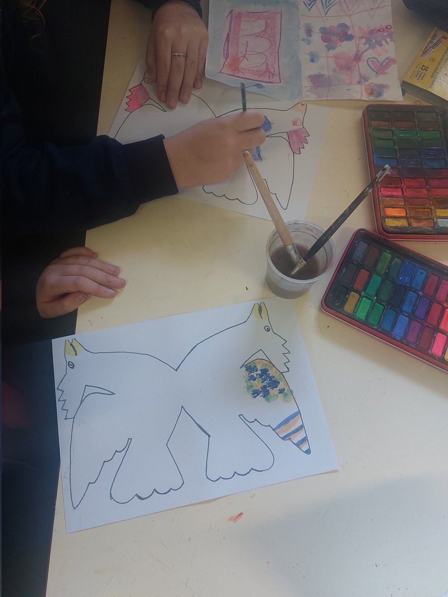 MissSwiderska's tweet photo. A lovely first Year 8 Art Club tonight 🎨 Mark making and painting to create Birds inspired by artist #MarkHearld students really enjoyed it! #ArtClub #ExtraCurricular #TeacherTraining #MarkMaking #Painting #Creativity #AfterSchoolClub https://t.co/m9OI9E7LKA