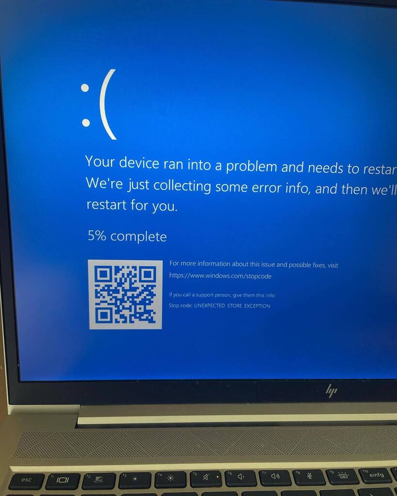 SzabolcsCibi's tweet photo. When your day was not challenging enough 😅😂 you get remembered that it can be even more worse #bluescreen #windows #baddayatwork https://t.co/ZTk6QDxYzG https://t.co/WlKSW51Fbq