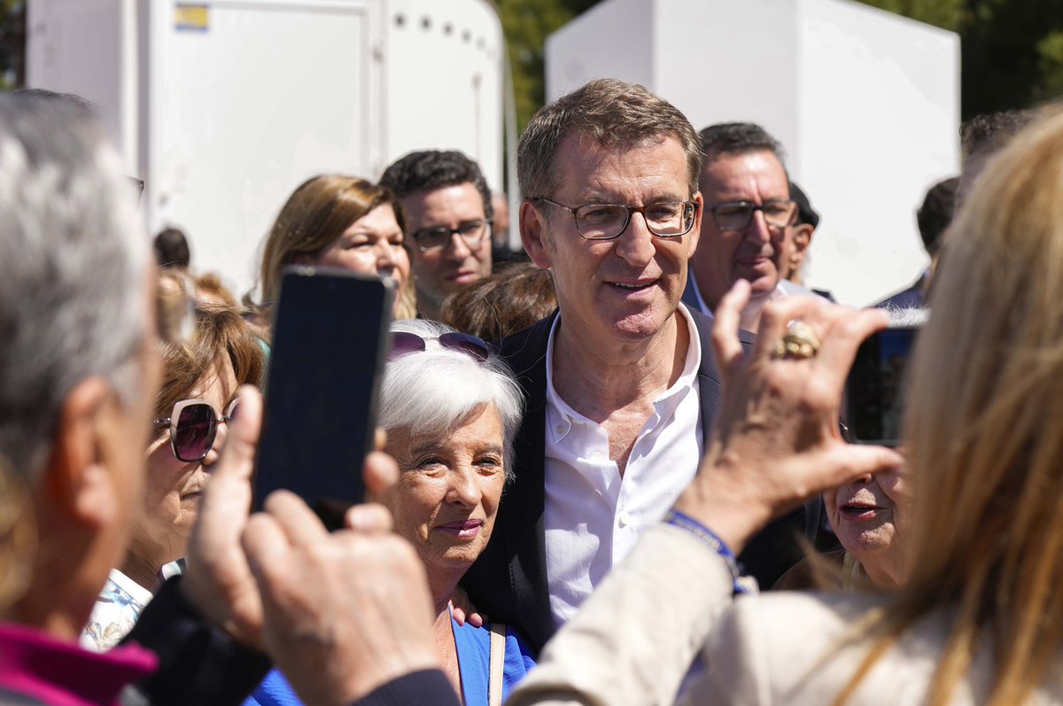 NunezFeijoo's tweet photo. Todos los que creen en el sentido de Estado y en el entendimiento caben en el @ppopular.

Nuestro país es mucho mejor que este Gobierno y lo vamos a demostrar.

#EntreTodos vamos a recuperar la ilusión de construir juntos la mejor España. https://t.co/YTFDPQKBPc