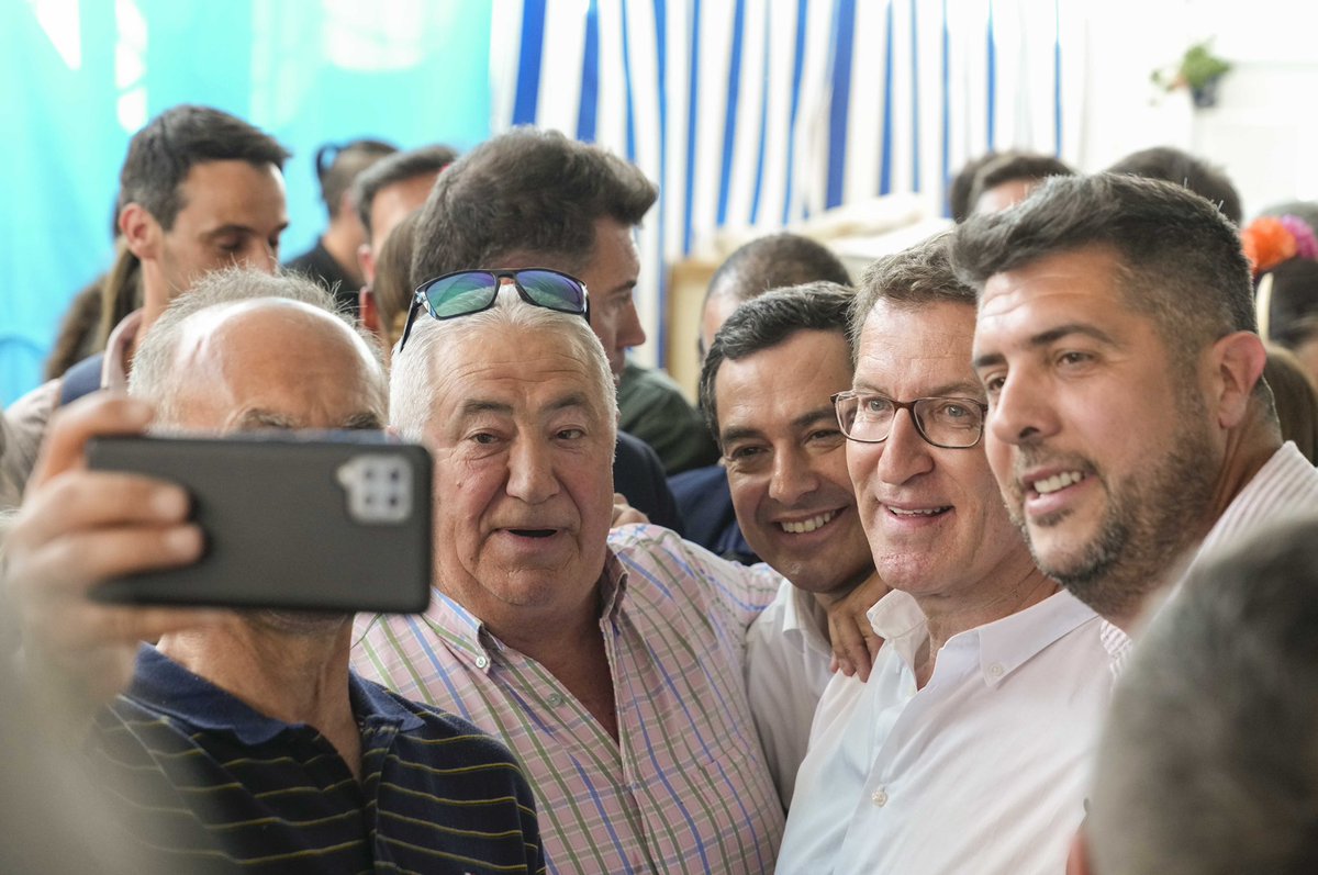 NunezFeijoo's tweet photo. Todos los que creen en el sentido de Estado y en el entendimiento caben en el @ppopular.

Nuestro país es mucho mejor que este Gobierno y lo vamos a demostrar.

#EntreTodos vamos a recuperar la ilusión de construir juntos la mejor España. https://t.co/YTFDPQKBPc