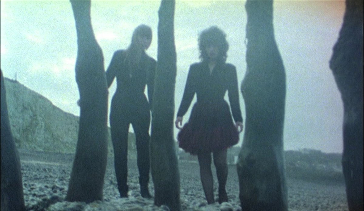 extended clip on Twitter: