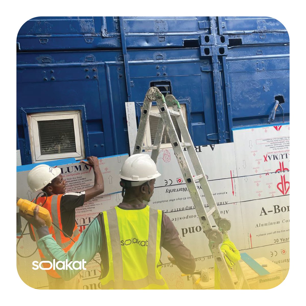 mysolakat's tweet photo. Ongoing ACP façade cladding! 🔥

At @mysolakat, we prioritise a seamless finish and foolproof durability! 💯 

Wait for the final results, you would absolutely loveet!!! 

#solakat #acpcladding #signage #spatialrevamp #design #GlassBranding #building #architecture #construction https://t.co/GdGvtTn9R4