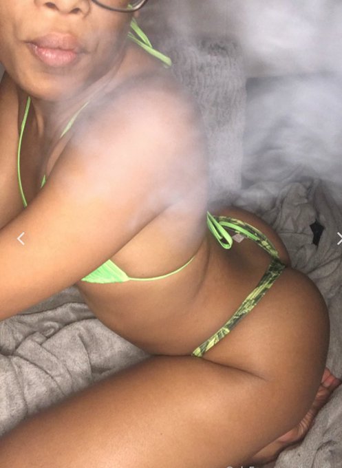 I&rsquo;m doing discounts on ALL 420 content todayyyy 😝🤤 DM me and ask about it 😈🥵💨 https://t.co/pzH3BLoZ9