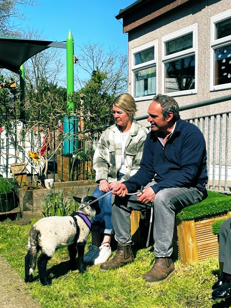 Mrs R McCarthy tweet media