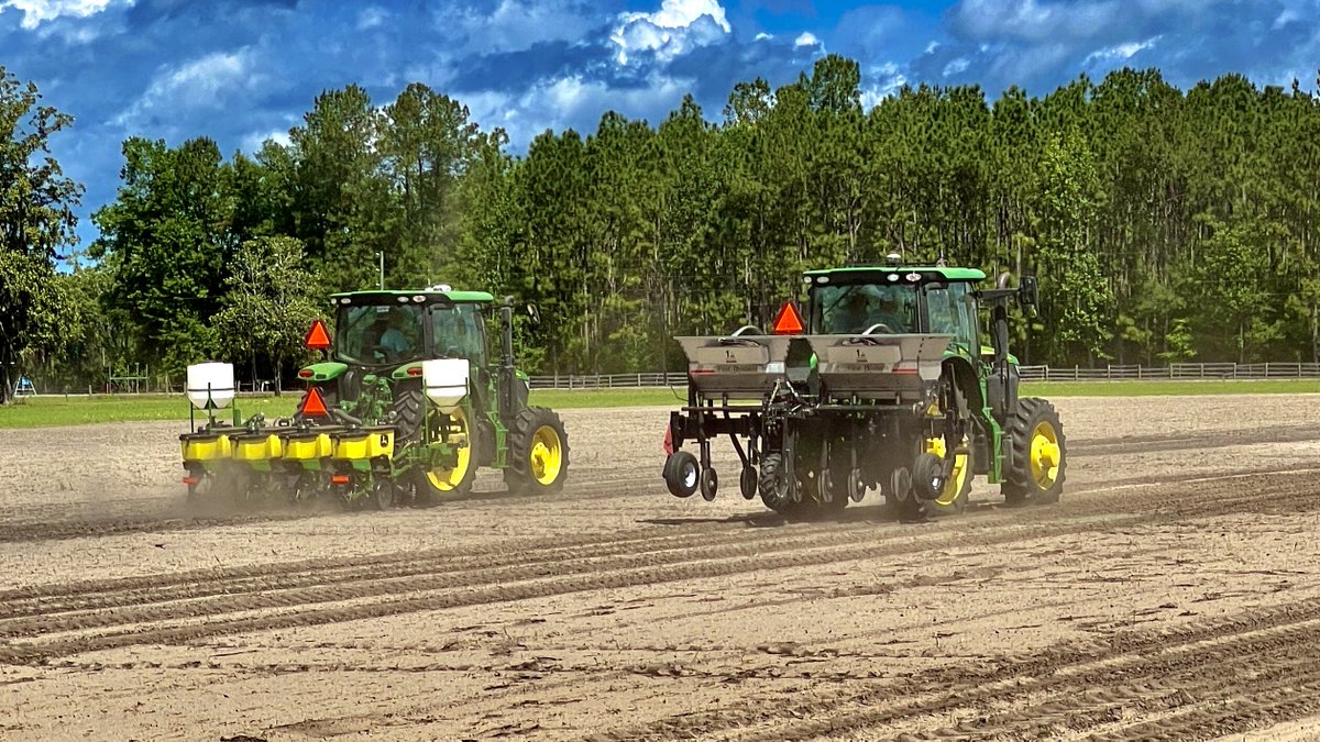 RakeshSingh_UF's tweet photo. 🌽👨🌾Our project is underway! We're developing precision N application & placement data for corn growers to improve on-farm management. Our goal is to maximize crop utilization of soil nitrogen & minimize NO3-N leaching. #CornFarming #PrecisionAg #Leaching #ScienceForFarmers #BMP https://t.co/gPiSSFlMsg