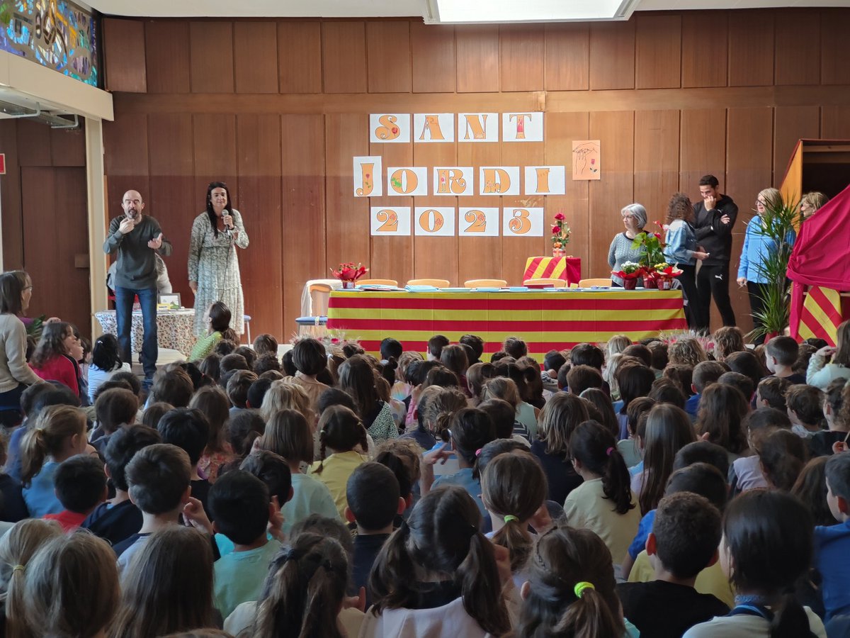 Celebrem els jocs florals amb uns autors i unes autores de luxe. Tots els treballs han posat difícil la tria als membres del jurat. Moltes felicitats a tothom!