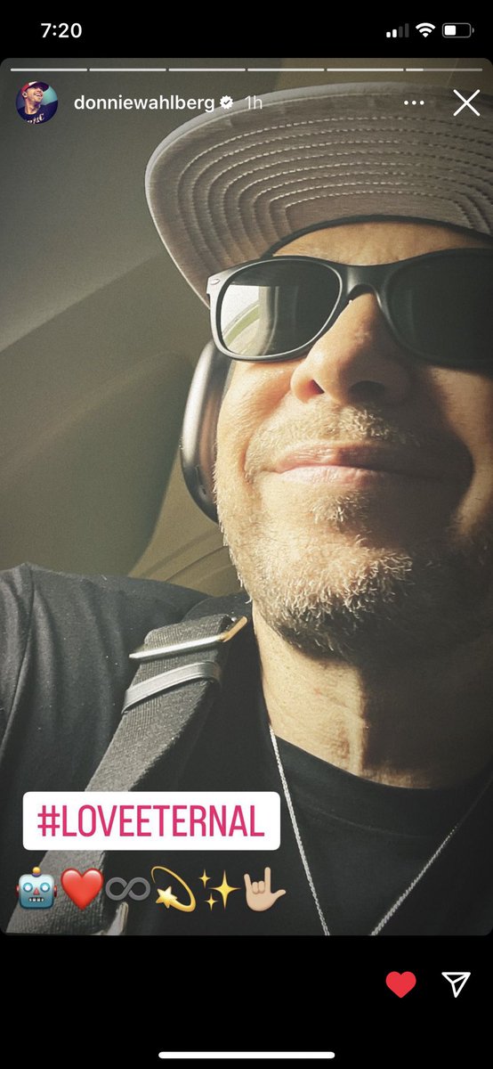 NatalieG78's tweet photo. Have a safe trip captain π¨ββοΈ please let us #BHs know when youβre #SASOTG sending massive #twugs to you π€β€οΈβΎοΈπ«β¨π€πΌ https://t.co/x2y0cX534T