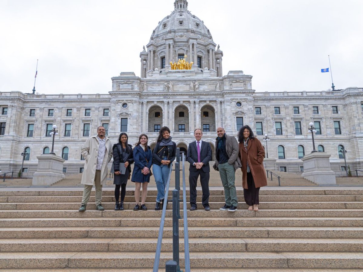 HennepinArts's tweet photo. Take a look at yesterday's #Ham4Progress meeting with @MNSteveSimon! 

@HamiltonMusical cast members along with two @spotlightmn students from our #CriticalReview program visited the MN State Capitol to speak about new laws expanding #VotingRights! https://t.co/eRjDBaMTKS https://t.co/CzCDUFd8Y9