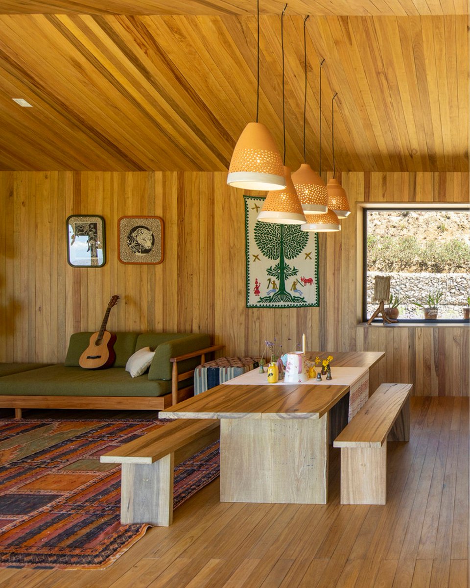 RevistaAIA's tweet photo. ℂ𝔸𝕊𝔸 𝕊𝔸𝕃𝕍𝔸𝕁𝔼
📌Ubicada en las remotas montañas de Palmichal de Acosta, Costa Rica, y rodeada de bosque tropical, un refugio brutalista tropical, 100% autosuficiente.
Arquitecta: Mazpazz Arquitectura
Año: 2021
Fotografías: Andrés García
#revistaaia #gpee #arquitectura https://t.co/il9heXeOk9