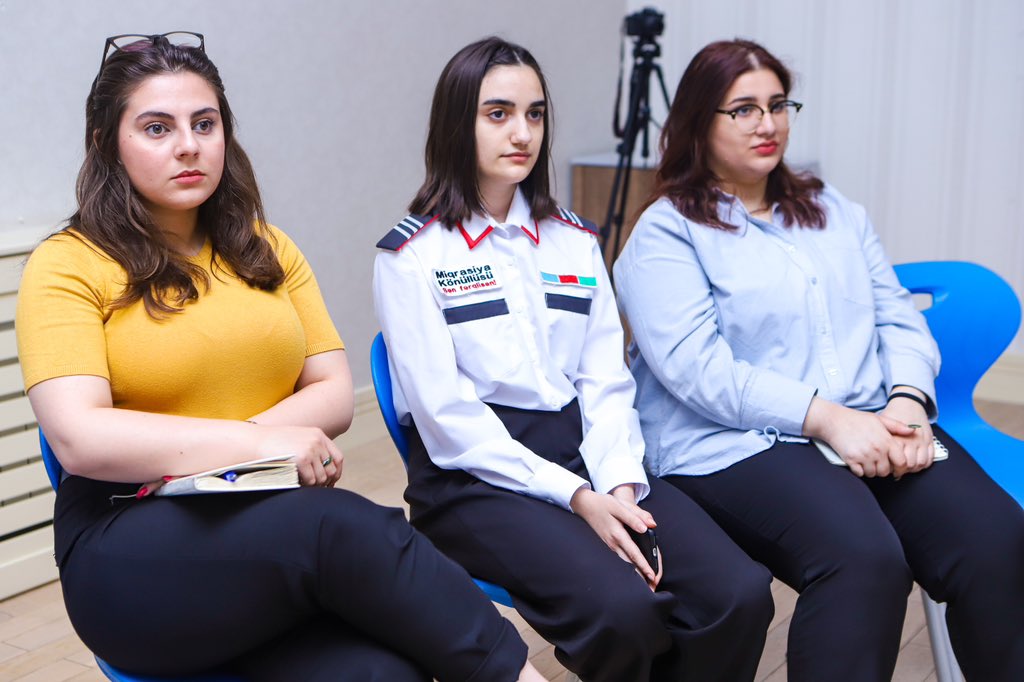 MigvolunteerAze's tweet photo. “İnkişaf Platforması”-nın “İctimaiyyətlə əlaqələr və sosial media marketinq” modulunun ikinci günü başa çatıb. 🤩

#MiqrasiyaKönüllüsü #AKTİ #AzərbaycanKönüllüləri #AzGF #İnkişafPlatforması #İctimaiyyətləəlaqələr #SosialMediaMarketinq https://t.co/6qQz4KXqbb
