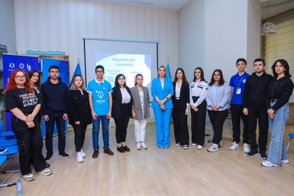 MigvolunteerAze's tweet photo. “İnkişaf Platforması”-nın “İctimaiyyətlə əlaqələr və sosial media marketinq” modulunun ikinci günü başa çatıb. 🤩

#MiqrasiyaKönüllüsü #AKTİ #AzərbaycanKönüllüləri #AzGF #İnkişafPlatforması #İctimaiyyətləəlaqələr #SosialMediaMarketinq https://t.co/6qQz4KXqbb
