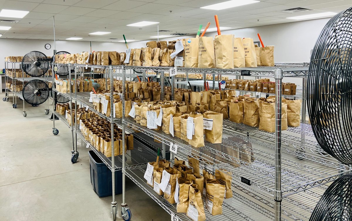 The drying room is starting to fill up with client/consultant samples.  There are a lot of people in the field collecting samples for analysis👍 
#amplifynetwork #brooksidelabs #soilhealth #referenceyoursoil #community #education #agronomy #agindustry #consultants #soilsamples