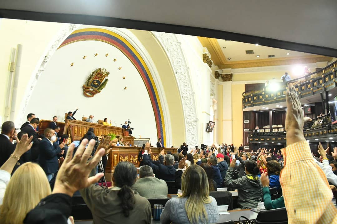 #LoDijo 📝

"Con la Ley Orgánica de Extinción de Dominio, el Estado venezolano podrá hacer uso de los bienes incautados provenientes de hechos ilícitos para atender varios frentes de atención al Pueblo", Diosdado Cabello. 

<a href="/dcabellor/">Diosdado Cabello R</a> 
#ManoDeHierro