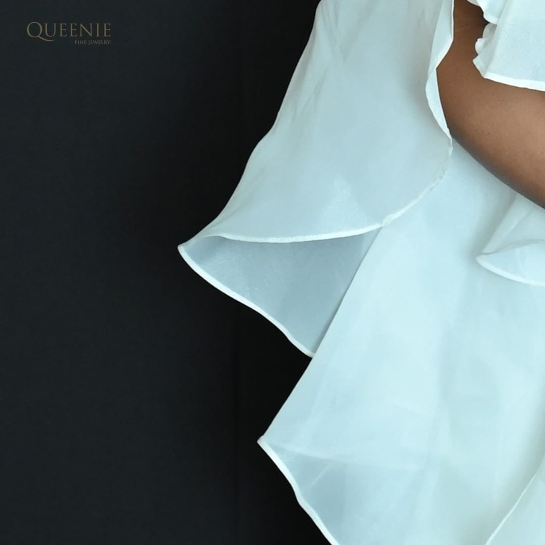 TimesFashionWk's tweet photo. Taking the glamour quotient several notches up this season, Jewels by Queenie is our Jewellery Partner for #BombayTimesFashionWeek2023.
@goschoolhyflex
#GoSchoolHyFlex #BTFW #JewelleryPartner #JewelsByQueenie #BombayTimesFashionWeek #Runway #Collection https://t.co/Asda4ySe9M