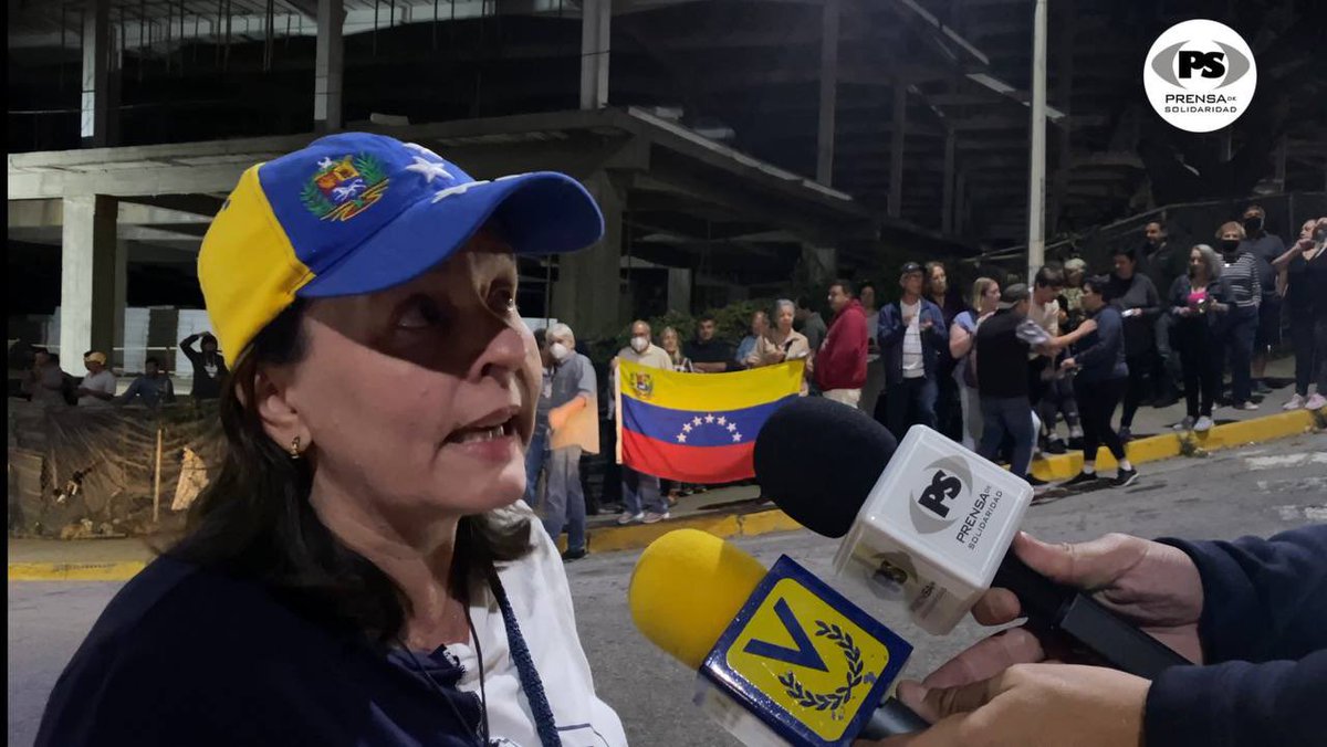 juanjoseojeda's tweet photo. Vecinos de El Cigarral protestaron por “atropellos mentiras y engaños” en construcción de Mega Traki en El Hatillo 

https://t.co/7ke27oCC1u 

Video: https://t.co/4CDWIWoVvb

#19abr @TarekWiliamSaab @LideresLibres #ElCigarral #Traki #MegaTraki #protesta #ElHatillo @eliasayegh https://t.co/QbeUmz6xkr