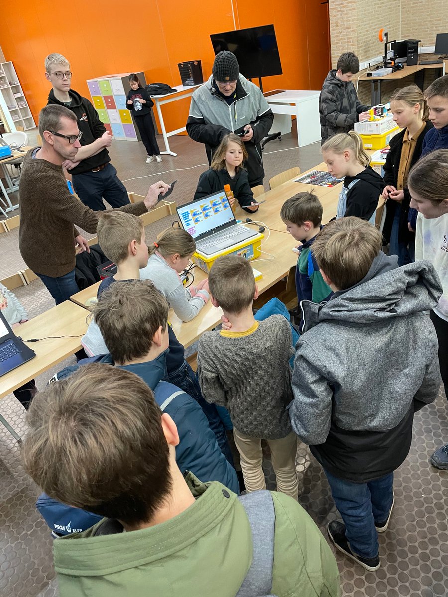 CDJTorhout's tweet photo. Dit jaar bestaat @CoderDojoBe  10 jaar. We hebben dit al gevierd met lekkere cake en we vieren verder in de maand mei en juni. Inschrijven: https://t.co/MDx4ceVToI #10ycdjbe #virtualreality #scratch #3d #torhout #legospike #mbot #legomindstorms #microbit #arduino #appinventor https://t.co/7iRMIDfQ2V