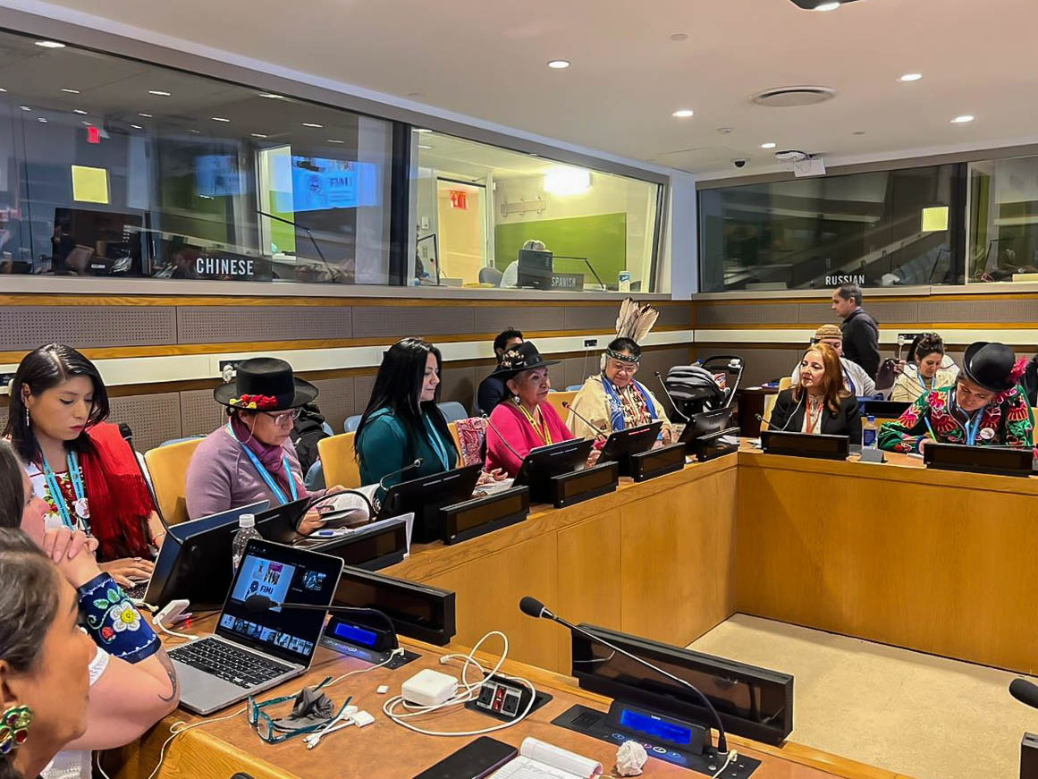 ecmiaorg's tweet photo. En nuestro diálogo intergeneracional reflexionamos sobre el impacto de las políticas coloniales en las vidas de las #mujeresindígenas, dimos testimonio de nuestra lucha y resistencia contra las violencias que enfrentamos, evidenciando la vulneración de nuestros derechos
#UNPFII22 https://t.co/yL0XSzmVWQ