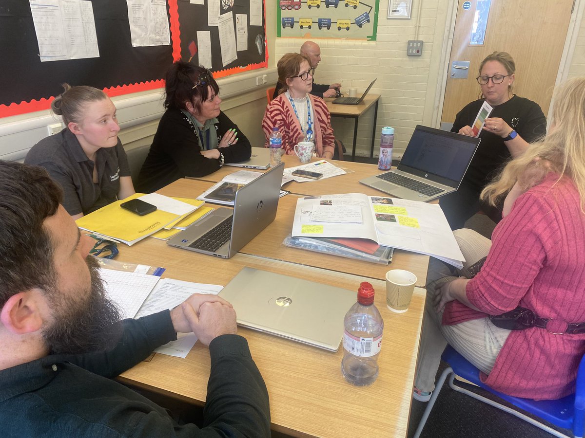 MissBray_DHT's tweet image. A great start to ELT @CranburyCollege. Staff showcased what they’re doing and how they are embedding our golden threads/expectations. 
#CollaborativePractice 
#PrimaryTeam #SecondaryTeam #HospitalTeam
