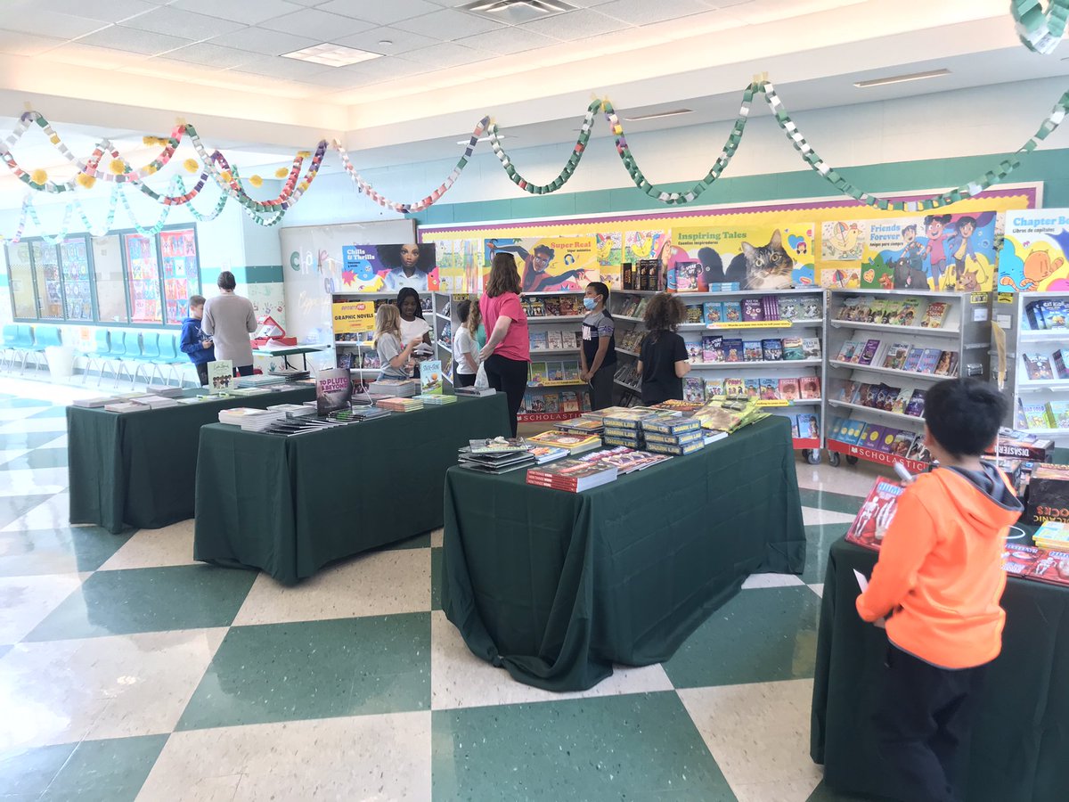 CopperHillES's tweet photo. @CopperHillES BOGO book fair is in full swing! The joy and excitement while shopping for a new book is amazing! Thank you to our PTO & volunteers for all your help! πΎππ#CHProud #CHReads https://t.co/MihYyLwGuM