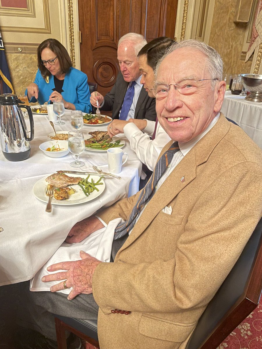 Chuck Grassley On Twitter Iowa Fare At Thursday Lunch Group 2day For My Colleagues On The Menu 