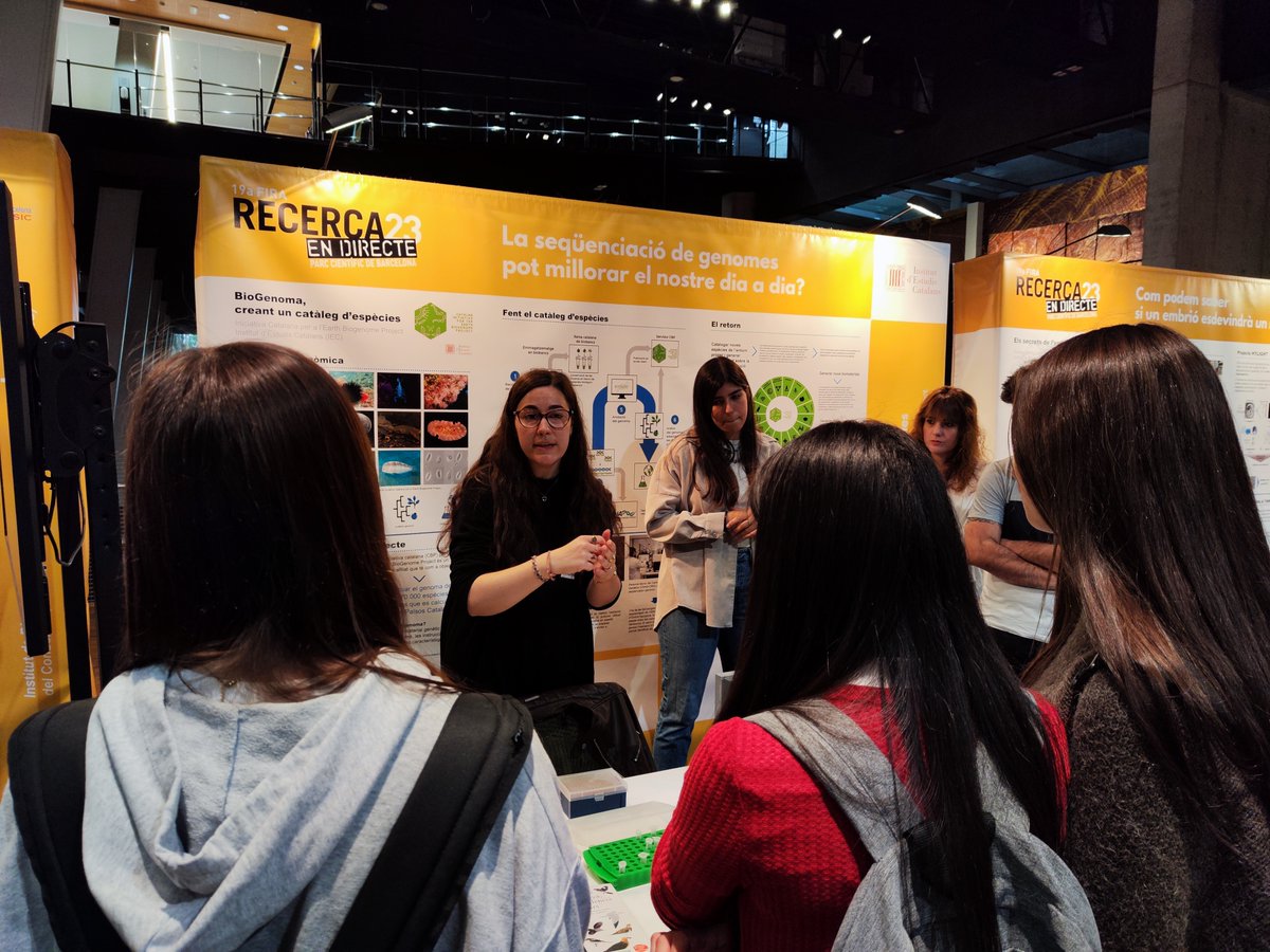 CatBiogenoma's tweet photo. 😊Molt contentes de veure l'interès que mostreu en passar pel nostre taller. Moltes gràcies!😍
Demà teniu una nova oportunitat de descobrir el #Biogenoma 🧬de la mà de les nostres investigadores del @cnag_eu, @GeneticsUB, @IRBioUB i @IBB_botanic🌿🕷️🐟
#RecercaenDirecte https://t.co/z9DWe6exvw