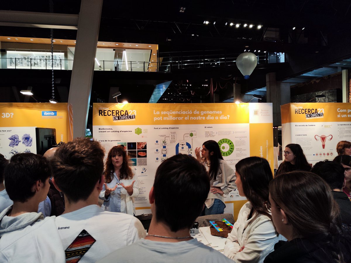 CatBiogenoma's tweet photo. 😊Molt contentes de veure l'interès que mostreu en passar pel nostre taller. Moltes gràcies!😍
Demà teniu una nova oportunitat de descobrir el #Biogenoma 🧬de la mà de les nostres investigadores del @cnag_eu, @GeneticsUB, @IRBioUB i @IBB_botanic🌿🕷️🐟
#RecercaenDirecte https://t.co/z9DWe6exvw