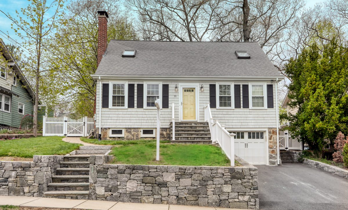 OPEN HOUSE - Saturday (04/22) from 11:30 AM - 1:30 PM and Sunday (04/23) from 12 - 1:30 PM
21 Hooper Street in Westwood, MA
Updated three bedroom home in a popular neighborhood location.
For more information, photographs and floor plans, go to elenaprice.com/listings/hoope…