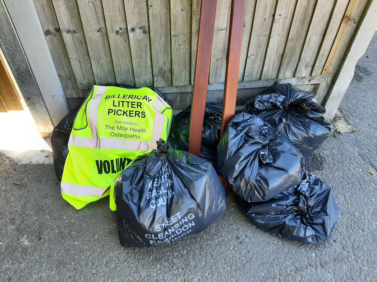 Join us for our #EarthDay #litterpick this Saturday (22nd) at Lake Meadows from 11-12.30 🌍

We'll meet at 11am on the grass next to the swimming pool &amp; equipment will be provided. Please bring your own gloves. 

We look forward to seeing you there!

#billericay #communitygroup
