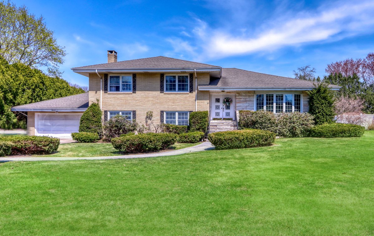 OPEN HOUSE - Saturday (04/22) from 12 - 2:00 PM and Sunday (04/23) from 12 - 1:30 PM
14 Phillips Brooks Road in Westwood, MA
Spacious home awaits in one of Westwoods popular neighborhoods.
For more information, photographs and floor plans, go to elenaprice.com/listings/phill…