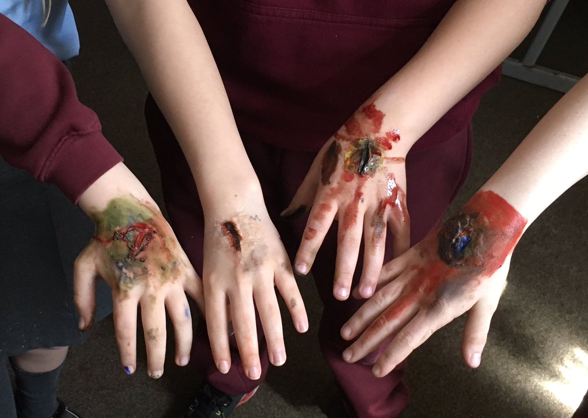 A great first session with @ScreenAllianceW and @squarepegs_ Y5 loved learning about special effects makeup and how to create gruesome wounds using wax and make up. Thanks @Bebb77 for organising  @BeaufortHillPri #enterprisingcreativecontributors