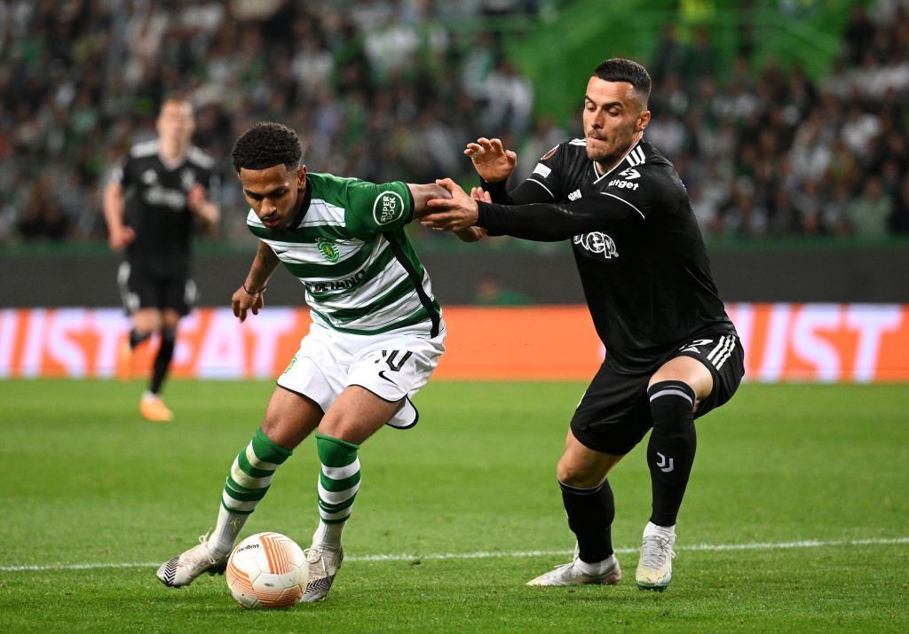 Sporting_CPAdep's tweet photo. Existe muita gente que critica o Edwards.. mas não fosse ele hoje e passávamos o tempo inteiro no cruzaball ou a jogar para os lados, sem haver desequilíbrios.

Ofereceu 2 golos com os seus rasgos, fica a faltar um PL que apareça em zonas decisivas para marcar golo. https://t.co/zBBPysSKke
