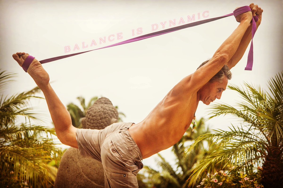 eartheracademy's tweet photo. “Balance” :) Stretching is a big part of my daily routines. I love stretching at the beach as well. #eartheracademy #robertcassar #terrainmodification #hawaii #stretching #workout #exercise #yoga #yigainspiration #nature https://t.co/NtGcEqHZx3