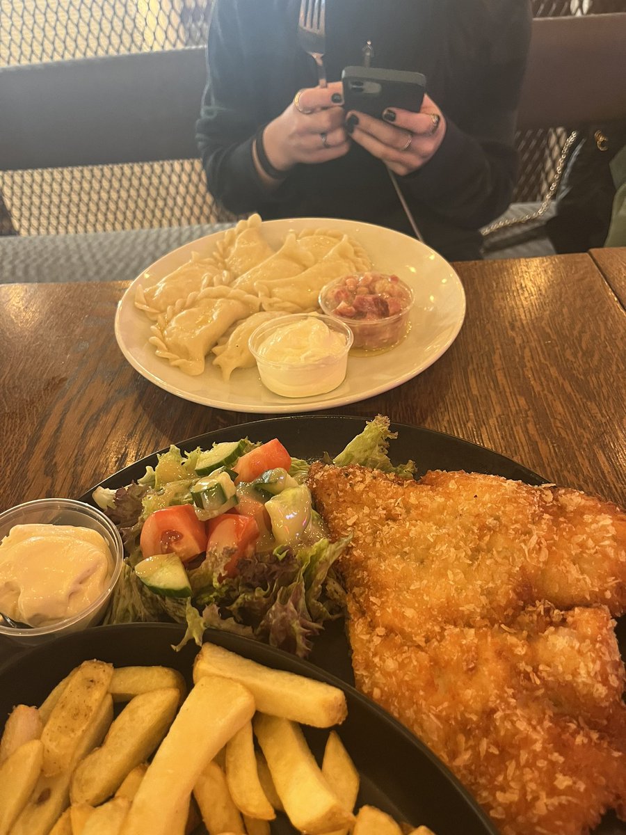 julie_lyds's tweet photo. #lunchwith @inluv_with1D https://t.co/IuTLZpOMoX