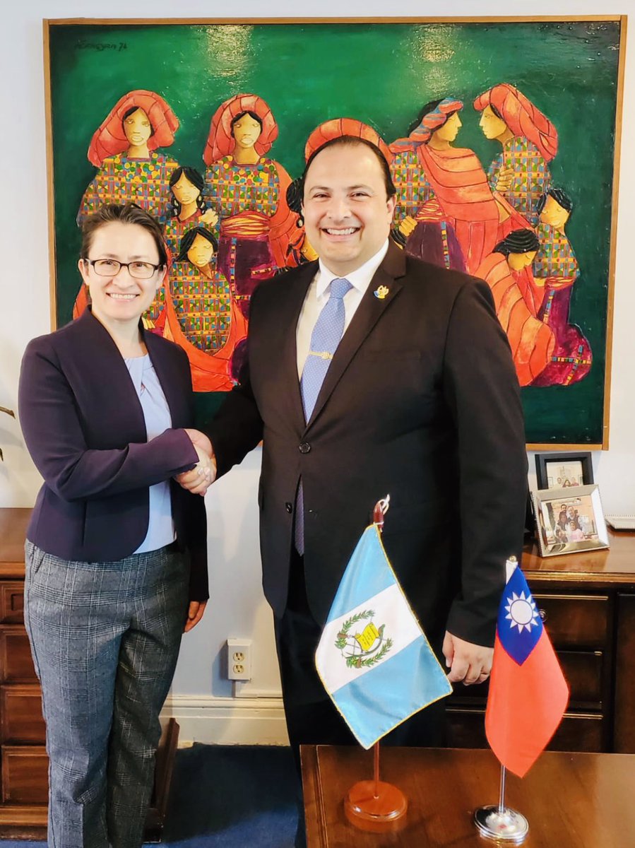 MarioBucaroGT's tweet photo. Fue un honor compartir con la querida Embajadora Hsiao @TECRO_USA y reafirmar el apoyo de @GOG hacia Taiwán 🇹🇼🇬🇹#westandwithtaiwan https://t.co/6pTlKPbKVP