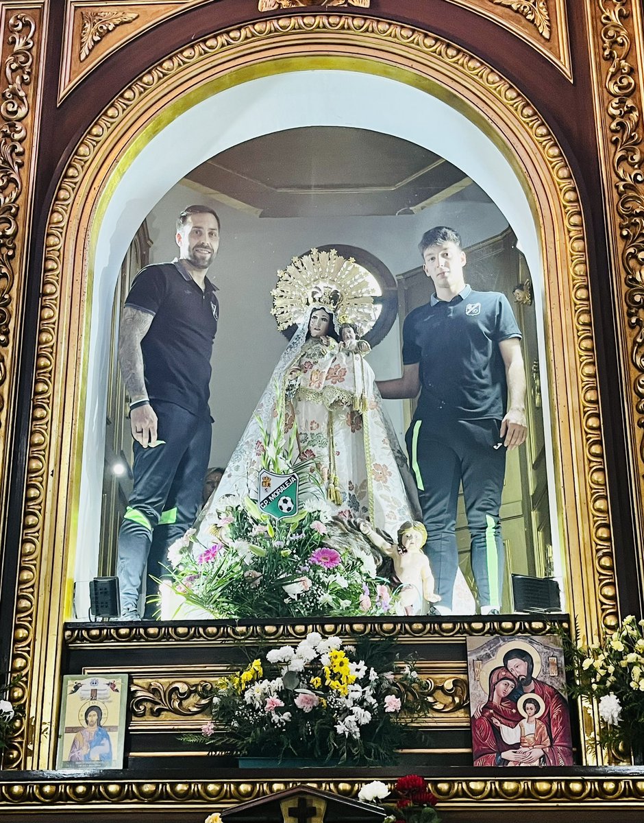 moralejacp's tweet photo. En la tarde de hoy el 1ºEquipo y Juvenil del CpMoraleja Cahersa, han visitado a nuestra Patrona la Virgen de la Vega, para mostrarle toda nuestra devoción y que nuestra Madre de Moraleja nos ayude y proteja en los partidos de esta fase de ascenso!😌🙏🏼😌 

#VivaLaVirgenDeLaVega https://t.co/XVgfad4NIC