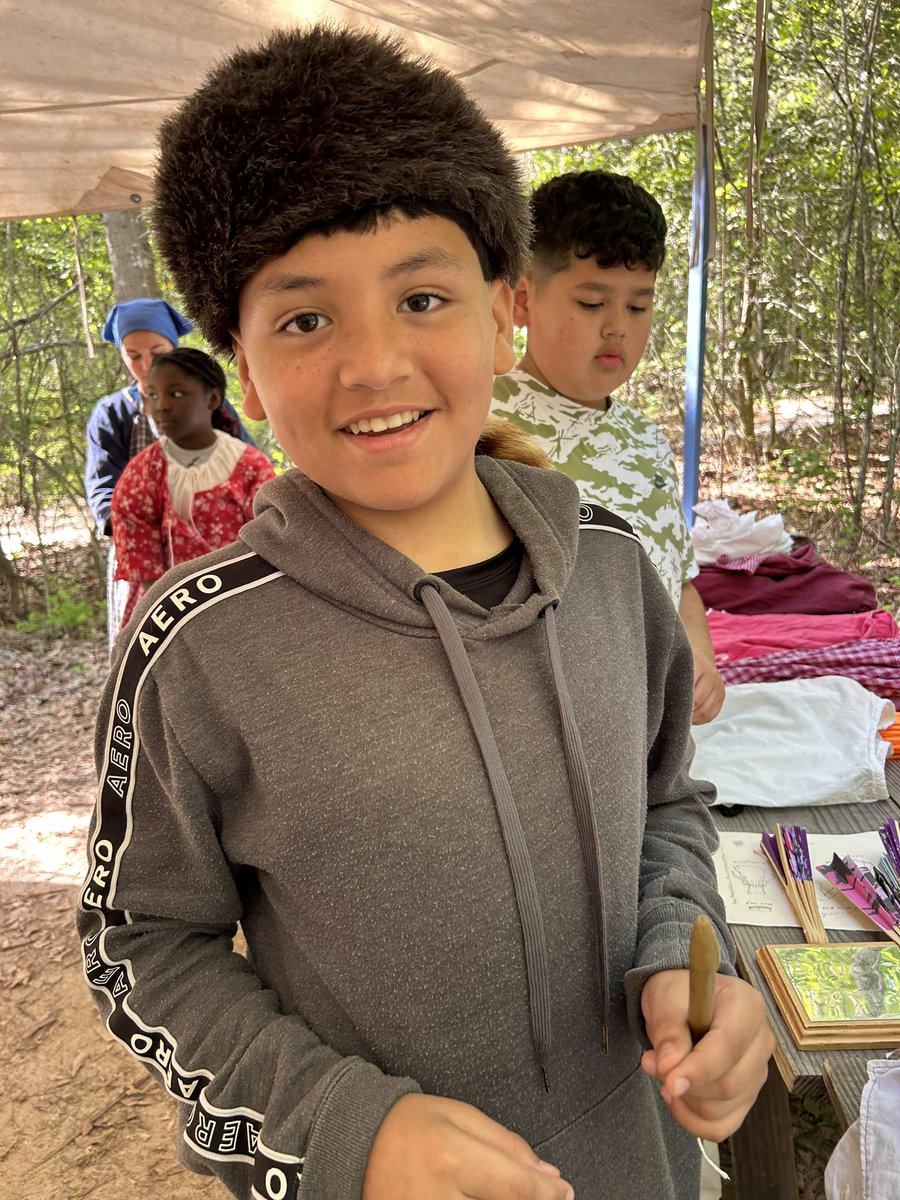 LearnEveryday5's tweet photo. What an amazing field trip to Camp Flint! Students @NFP_Elementary had fun and learned so much about colonial times! https://t.co/AOadWffrGK