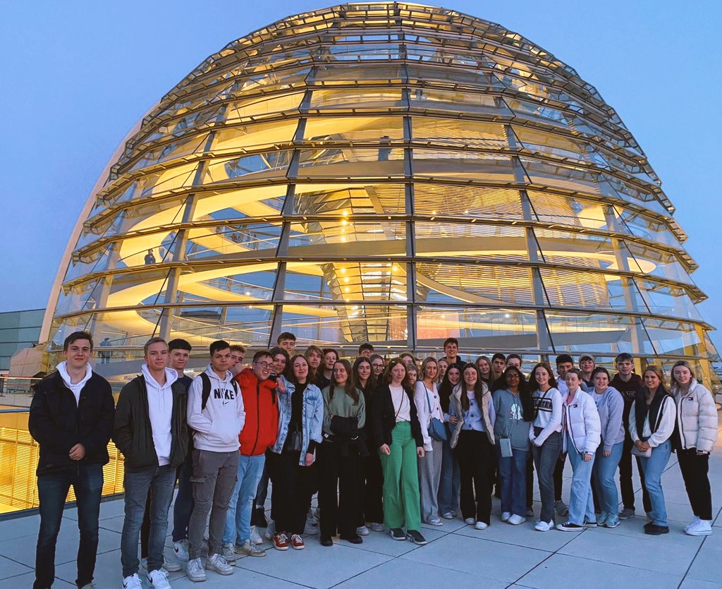 GerLyons6's tweet photo. @EUErasmusPlus Day 4 - a brief stop en route to #Berlin at the Marieborn Checkpoint Memorial to Divided Germany.This was followed by a walk through Berlin, a visit to 🇩🇪Parliament buildings at the Bundestag with stunning views before finishing our evening at the Brandenburg Gate! https://t.co/0cfZSEjEmi