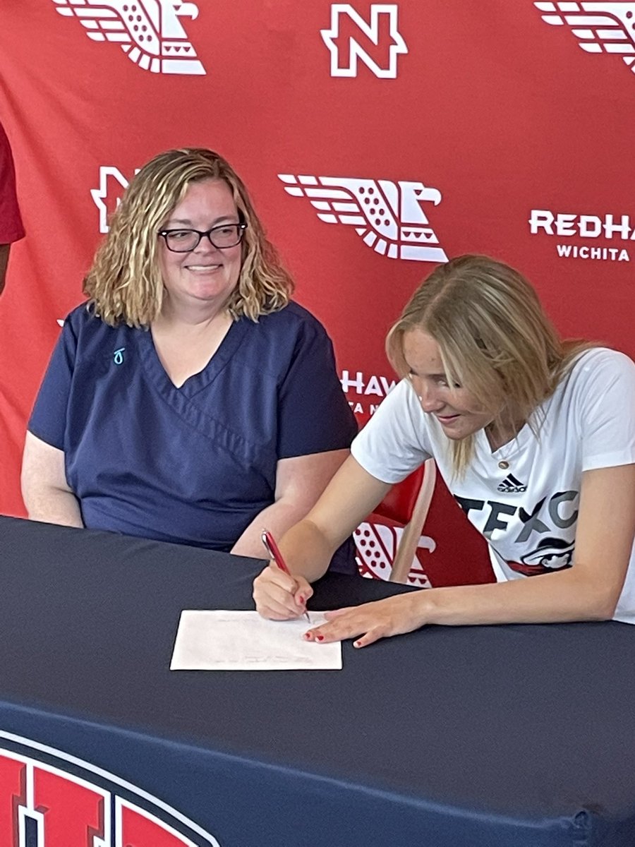 TrackWNHS's tweet photo. SIGNING ALERT!!! Taryn St Clair signing today to MNU!!! Congratulations Taryn, great things lay ahead for you!!! #wearenorth #TalonsOut @WichitaNorth259 @WNorthAD https://t.co/AoLx0uFVBx