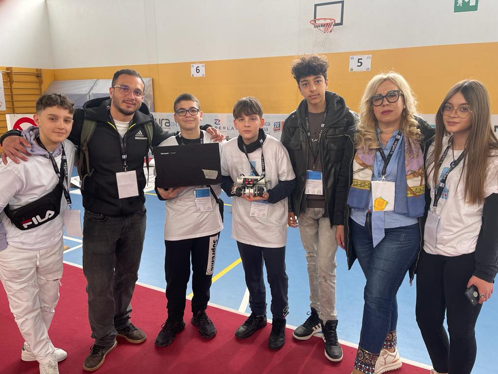 IC_Lanza_Milani's tweet photo. 🎊↕️🏅🤖🎊↖️🏅🤖🎊↗️🏅🤖🎊↘️🏅🤖🎊
#IMAGNIFICI5” I nostri ragazzi dell’ #ICLANZAMILANI #cassanoionio #PON2023 #ROBOTICAEDUCATIVA #Learningbydoing #problemsolving,  #PRIMOposto #selezioneregionale, ora #Finalinazionali  #Vicenza  #ITISARoss https://t.co/I3YOCslTw0